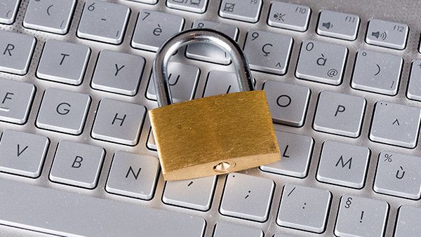 IT-Sicherheit (Symbolbild Schloss auf Tastatur)
